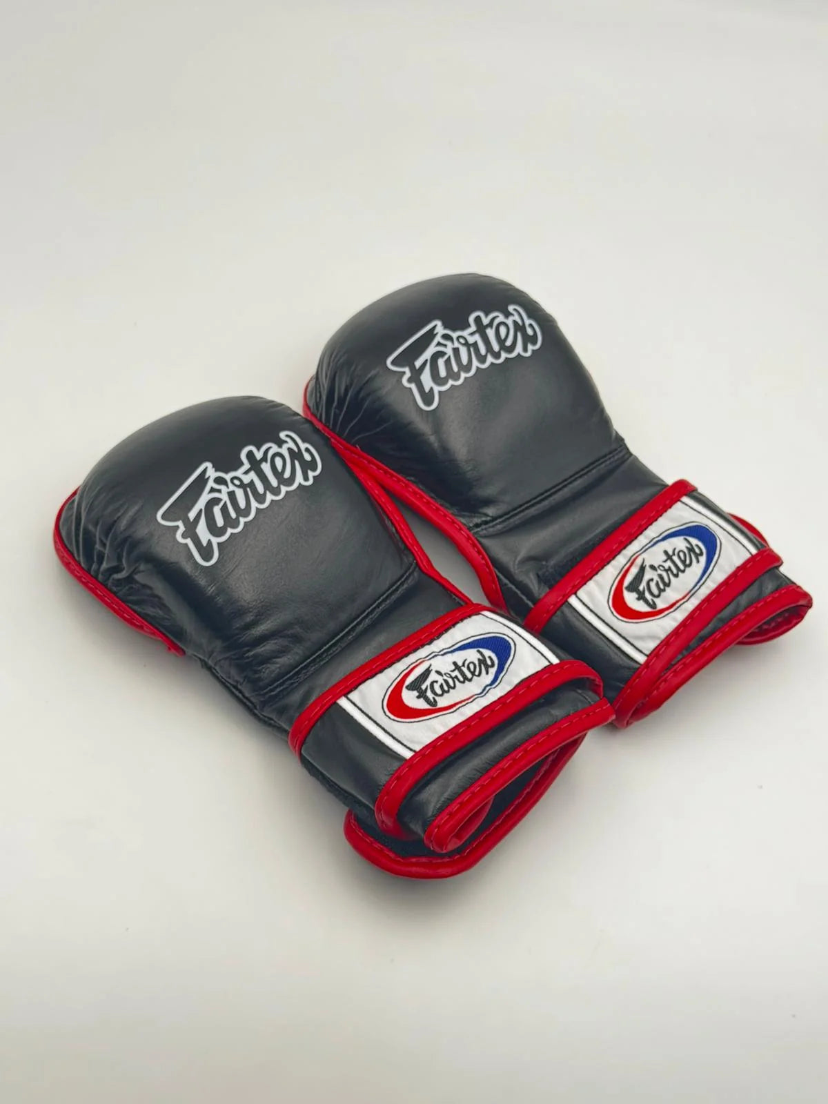 นวมชกมวย Fairtex MMA FGV15 ถุงมือชกมวย - ปิดห่อข้อมือคู่